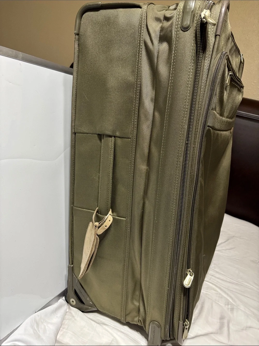 Briggs & Riley large expandable suitcase. Excellent preowned condition